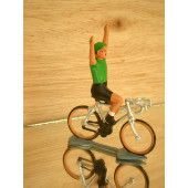 Figurine cycliste : maillot vert bras levés