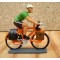 Figurine cycliste : cyclorandonneur au vélo orange et maillot vert